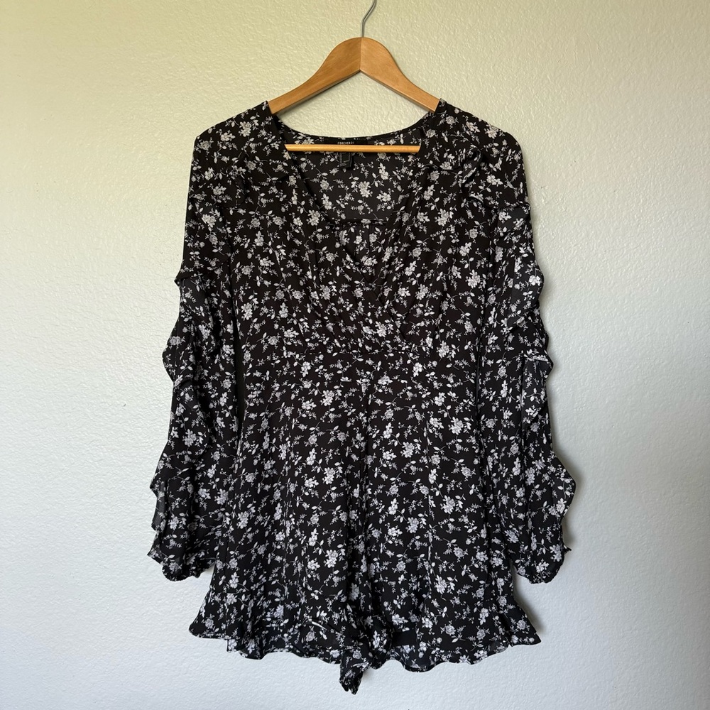 Forever 21 Black and White Floral Ruffled Jumpsuit Long Sleeve Romper Size Small